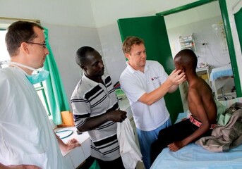 Chrudim: "Listování" pomohlo africké nemocnici