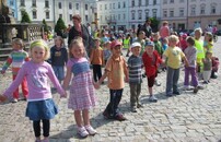 Moravská Třebová: Děti symbolicky obejmou město